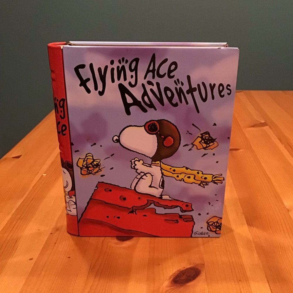 VINTAGE SNOOPY FLYING ACE ADVENTURES COLLECTIBLE BOOK TIN PEANUTS 1990’s